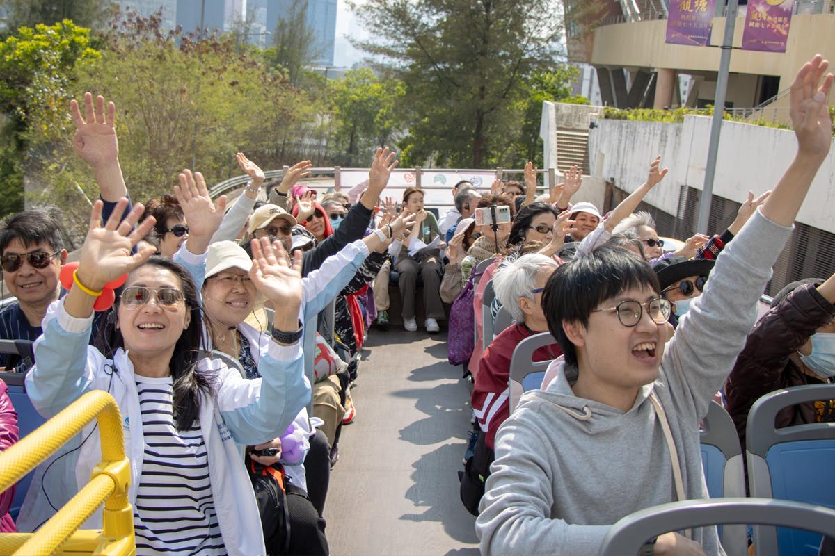 護老者參與巴士遊
